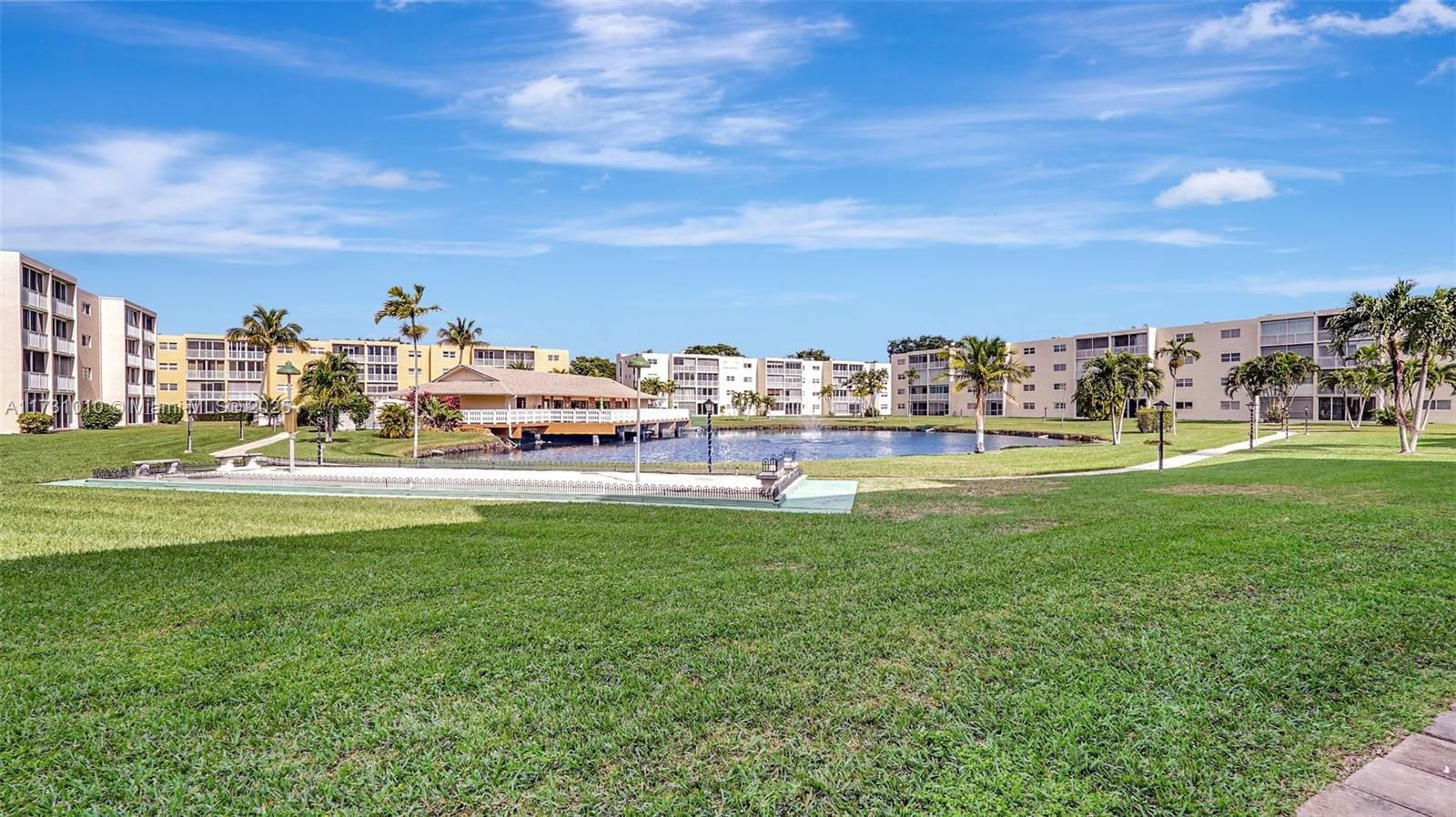 Real estate property located at 1025 2nd Ave #305, Broward, Meadowbrook Lakes Condo, Dania Beach, FL