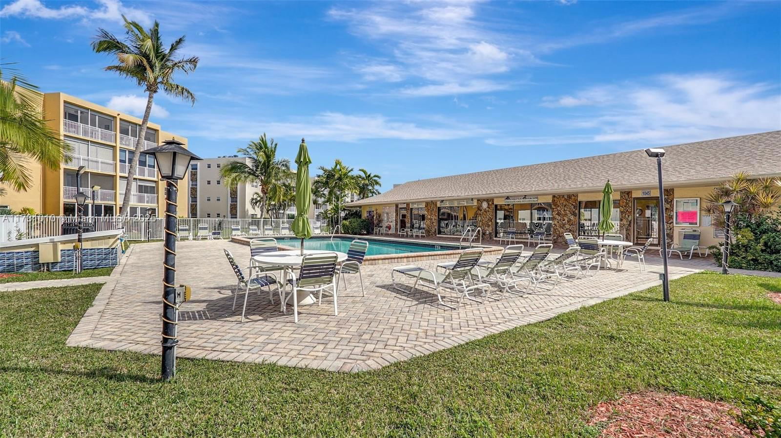 Real estate property located at 1025 2nd Ave #305, Broward, Meadowbrook Lakes Condo, Dania Beach, FL