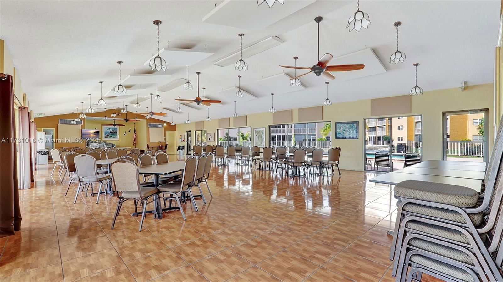 Real estate property located at 1025 2nd Ave #305, Broward, Meadowbrook Lakes Condo, Dania Beach, FL
