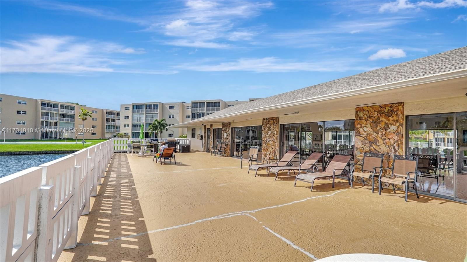 Real estate property located at 1025 2nd Ave #305, Broward, Meadowbrook Lakes Condo, Dania Beach, FL