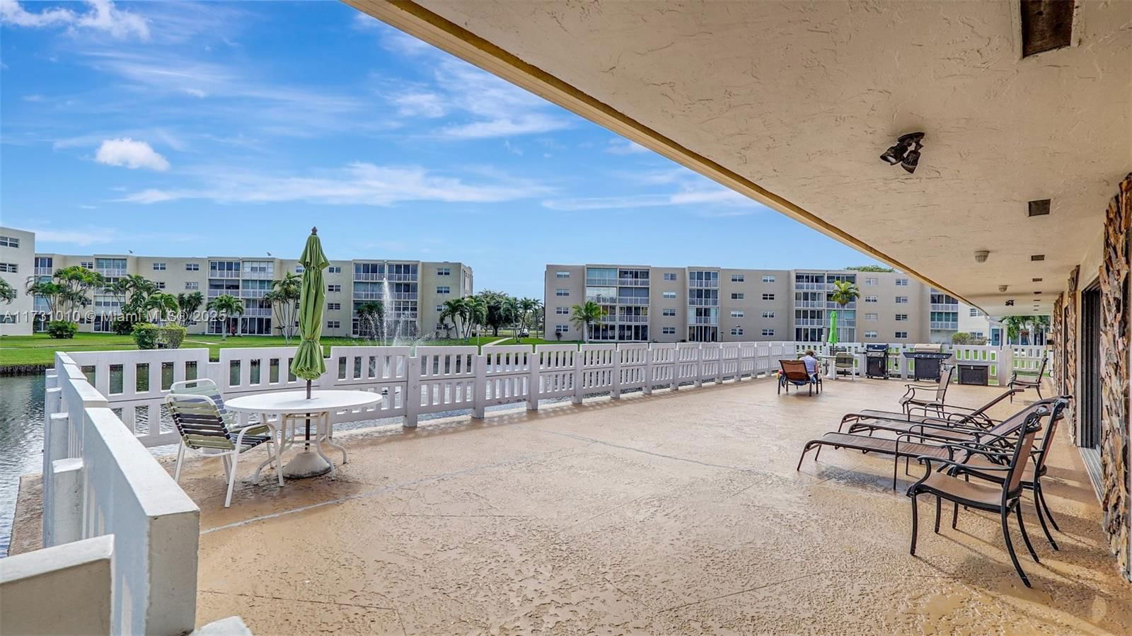 Real estate property located at 1025 2nd Ave #305, Broward, Meadowbrook Lakes Condo, Dania Beach, FL