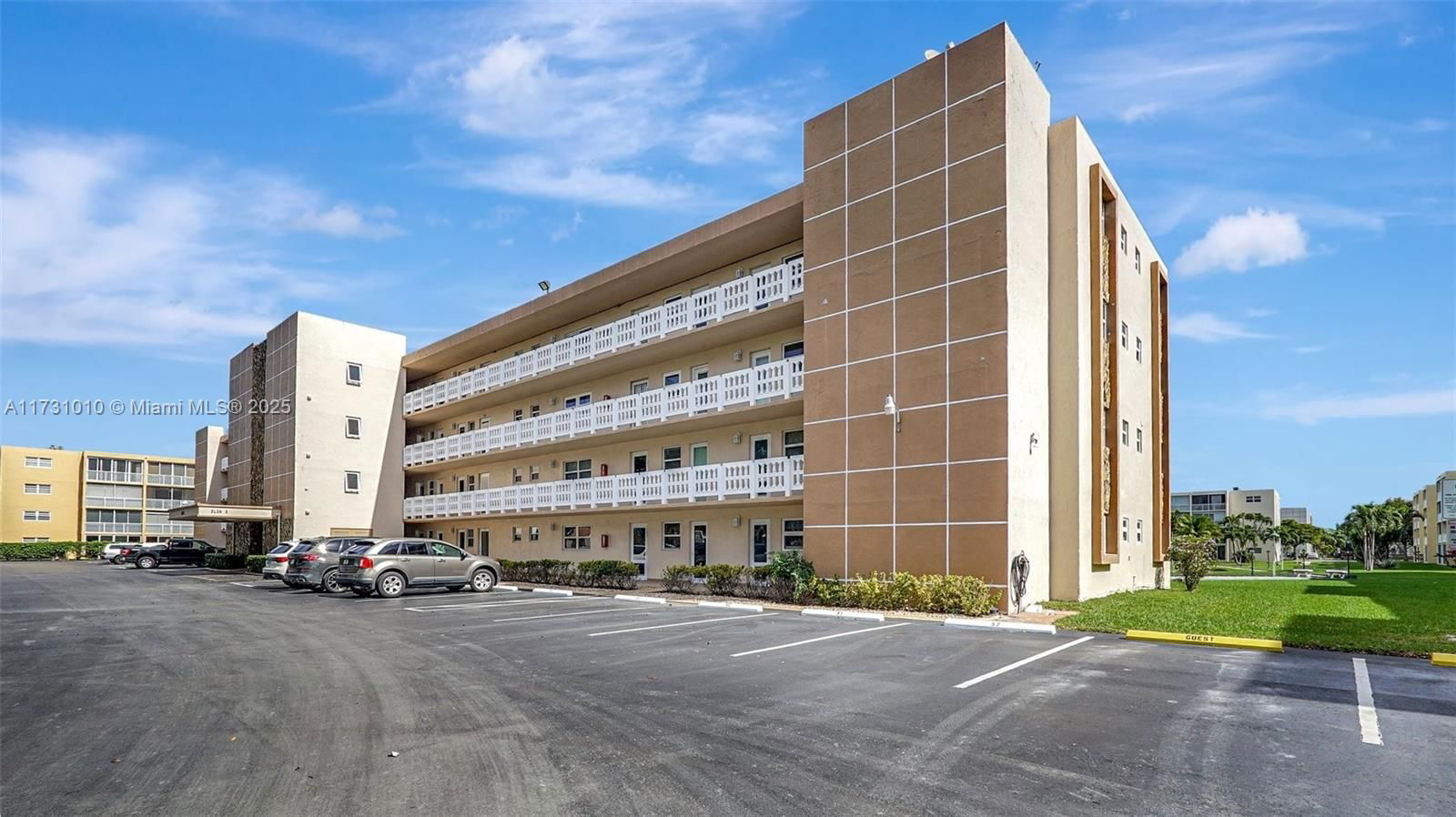 Real estate property located at 1025 2nd Ave #305, Broward, Meadowbrook Lakes Condo, Dania Beach, FL