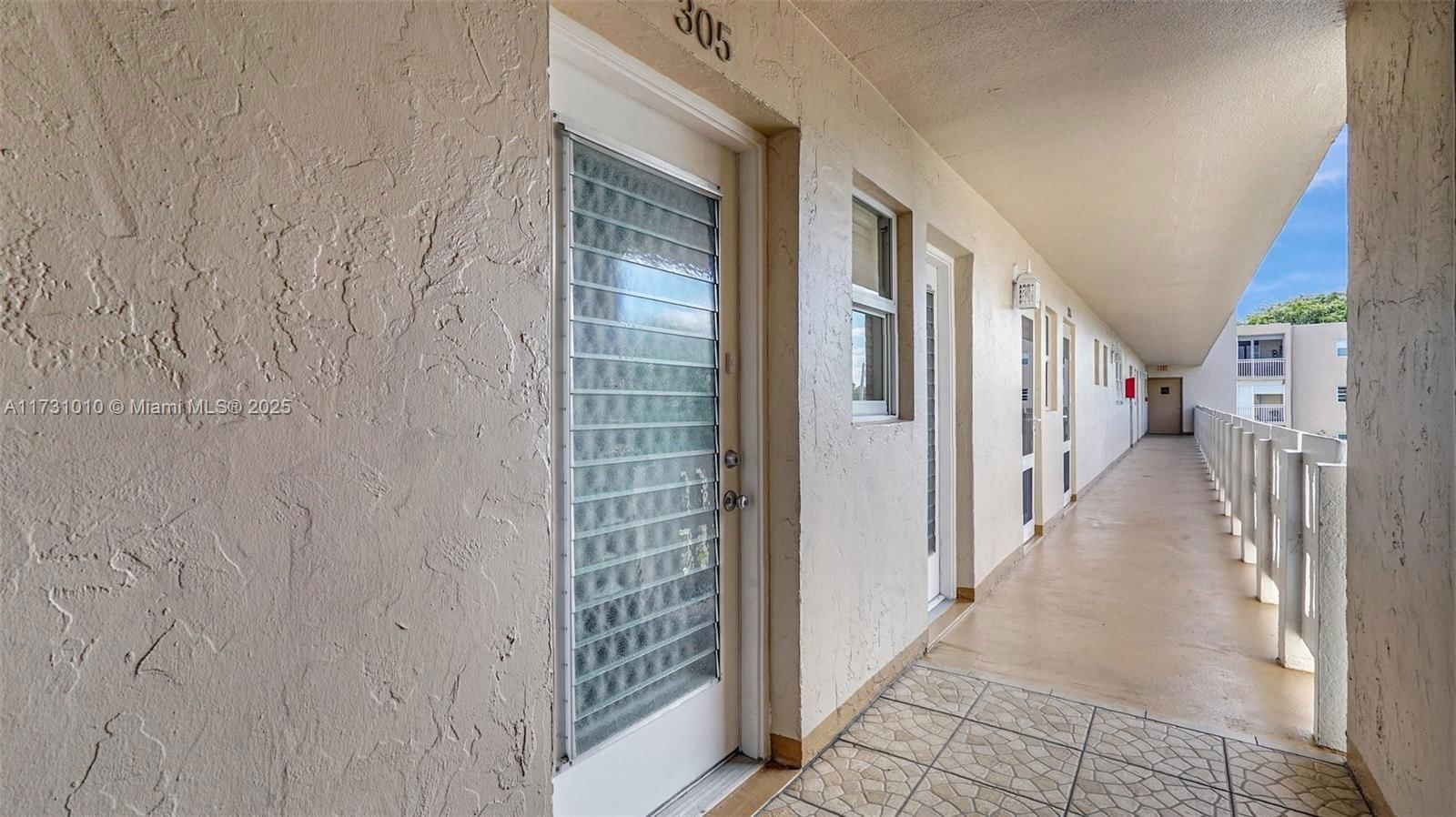 Real estate property located at 1025 2nd Ave #305, Broward, Meadowbrook Lakes Condo, Dania Beach, FL