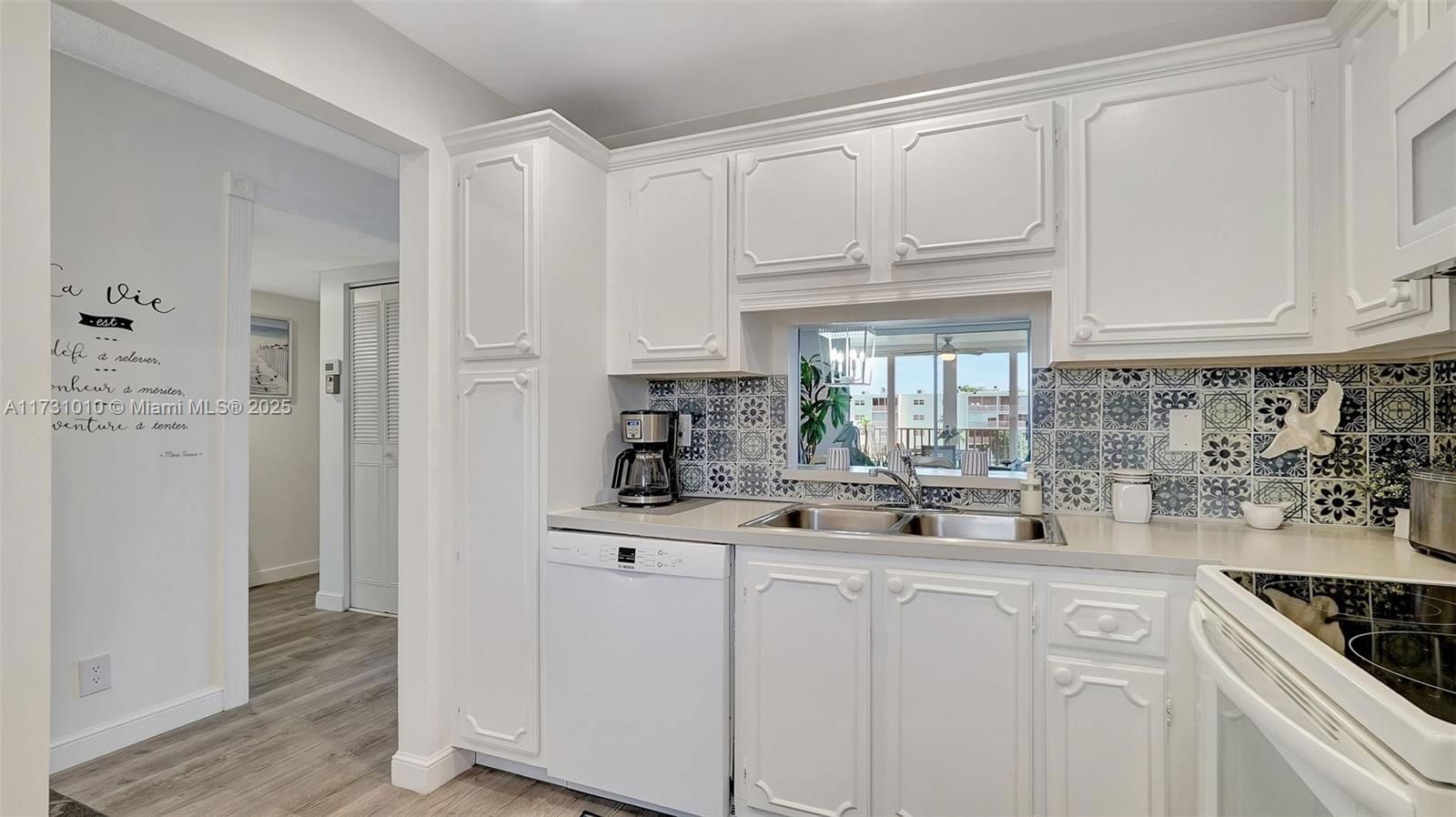Real estate property located at 1025 2nd Ave #305, Broward, Meadowbrook Lakes Condo, Dania Beach, FL