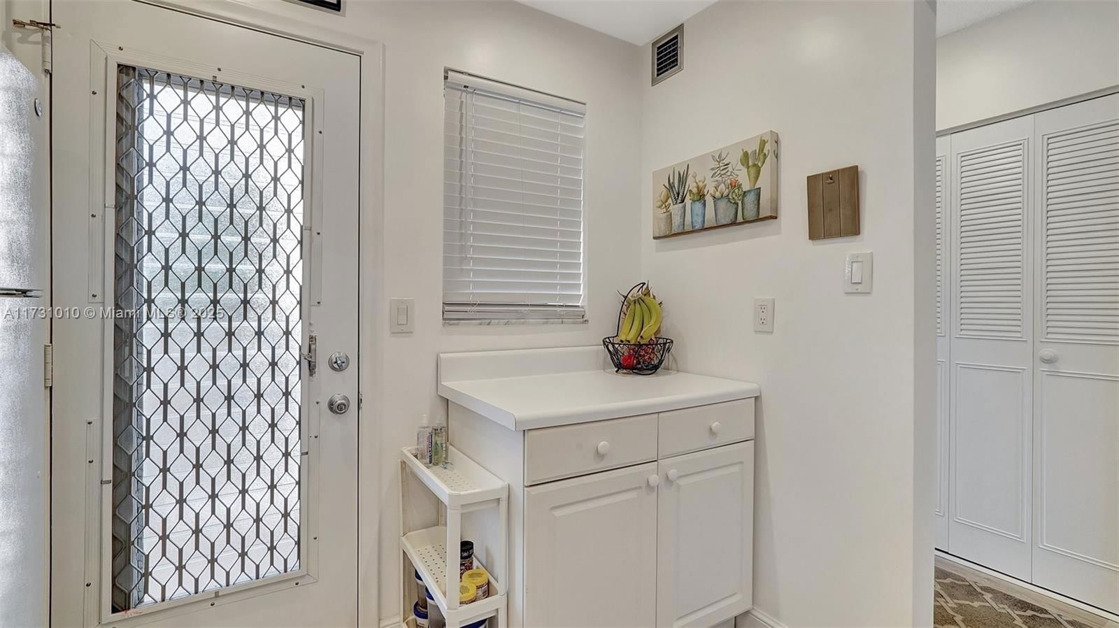 Real estate property located at 1025 2nd Ave #305, Broward, Meadowbrook Lakes Condo, Dania Beach, FL