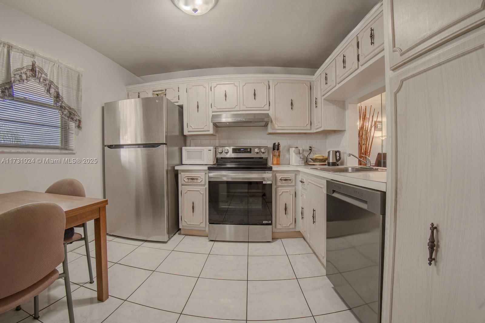 Real estate property located at 3955 Nob Hill Rd #402, Broward, Sunrise Island Condominiu, Sunrise, FL