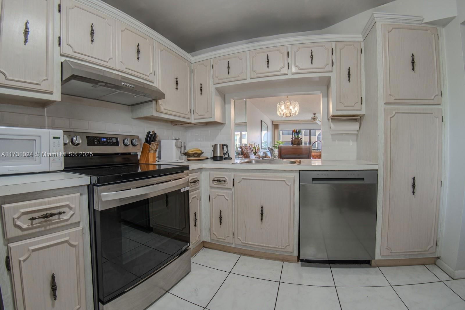 Real estate property located at 3955 Nob Hill Rd #402, Broward, Sunrise Island Condominiu, Sunrise, FL