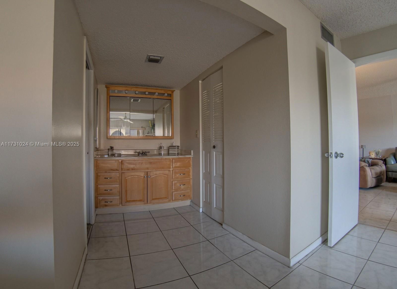 Real estate property located at 3955 Nob Hill Rd #402, Broward, Sunrise Island Condominiu, Sunrise, FL