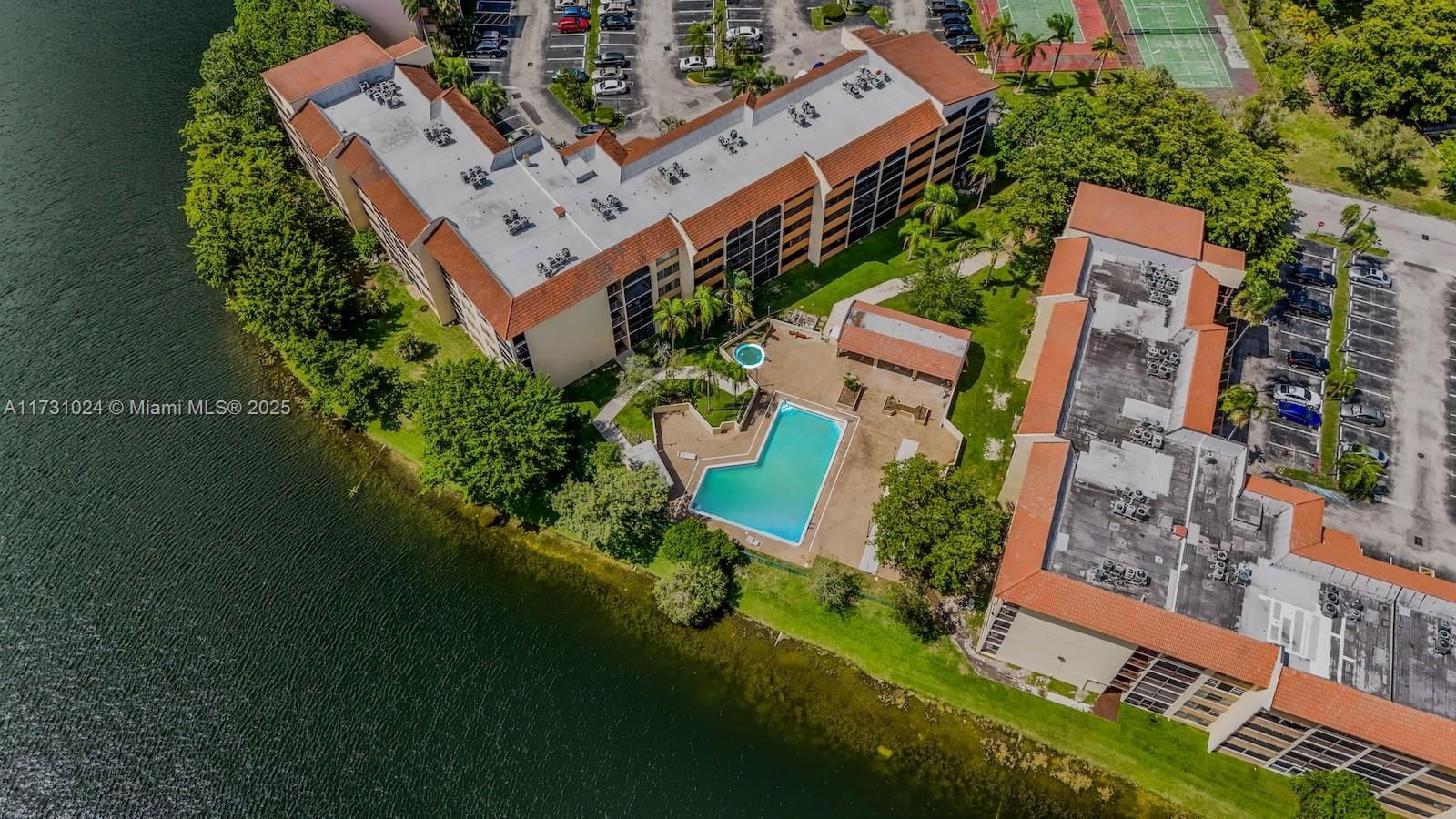 Real estate property located at 3955 Nob Hill Rd #402, Broward, Sunrise Island Condominiu, Sunrise, FL