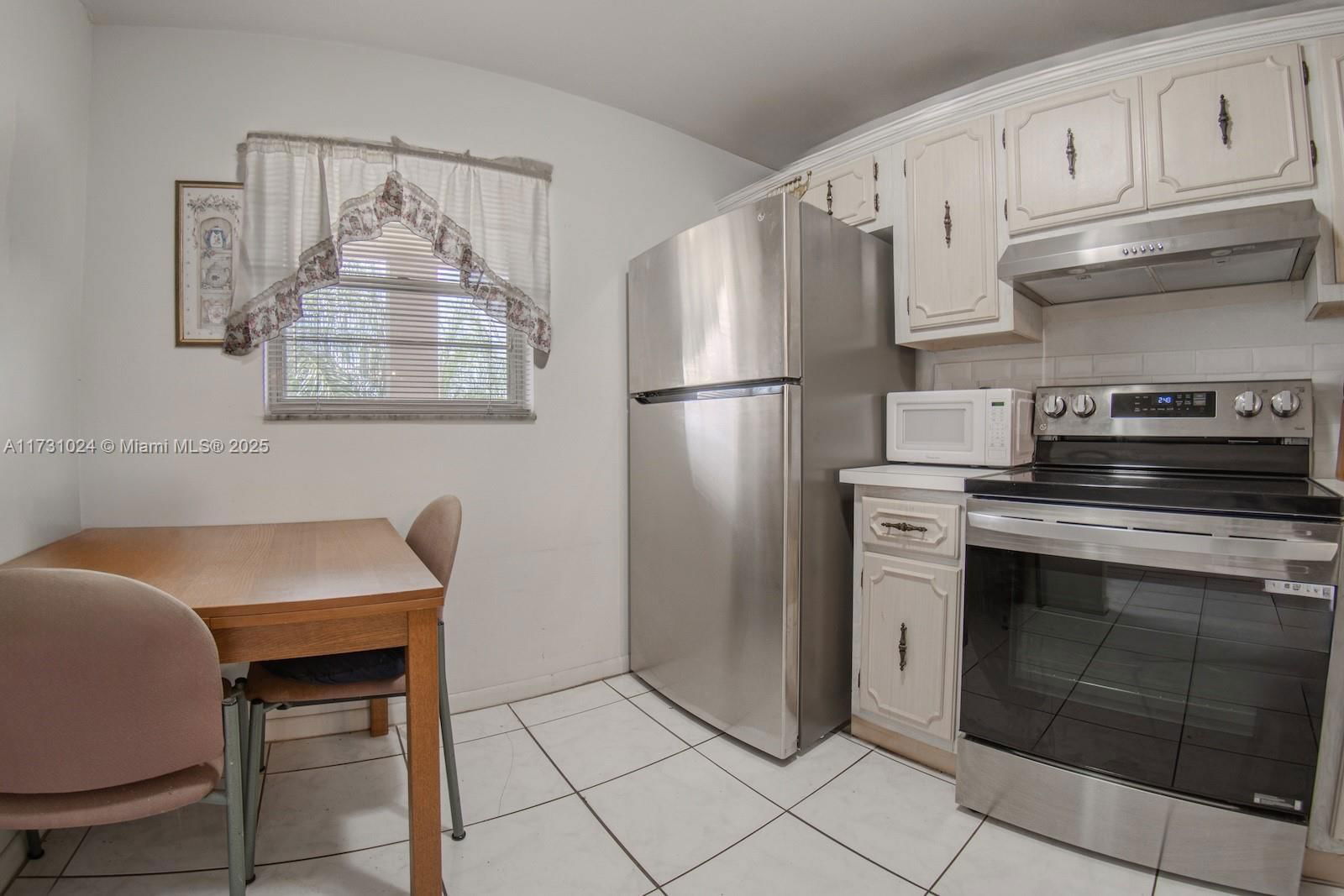 Real estate property located at 3955 Nob Hill Rd #402, Broward, Sunrise Island Condominiu, Sunrise, FL