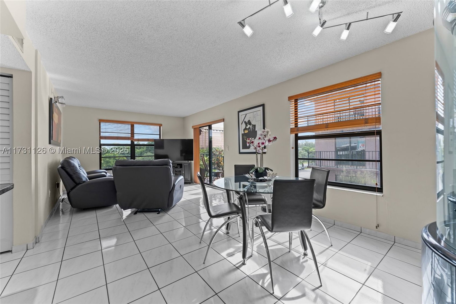 Real estate property located at 605 72nd Ave #406, Miami-dade, Expo I Condo, Miami, FL