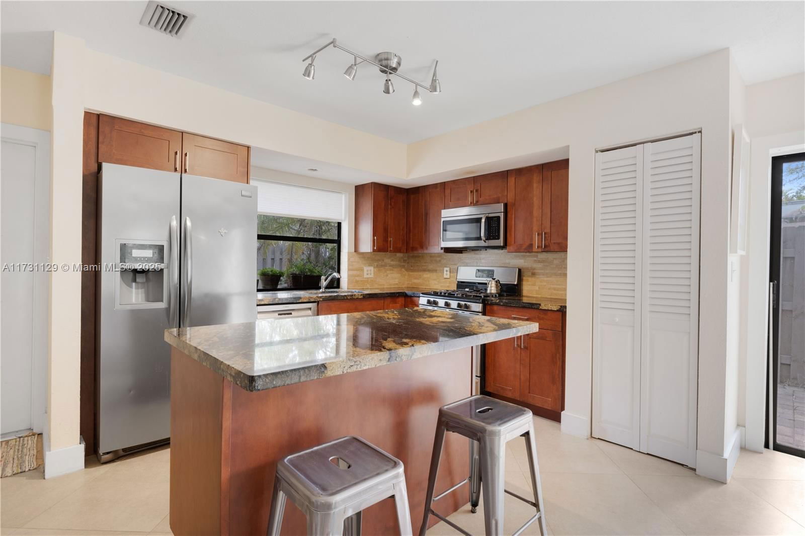 Real estate property located at 10878 112th Ave #10878, Miami-dade, Sabal Chase Sec 1, Miami, FL