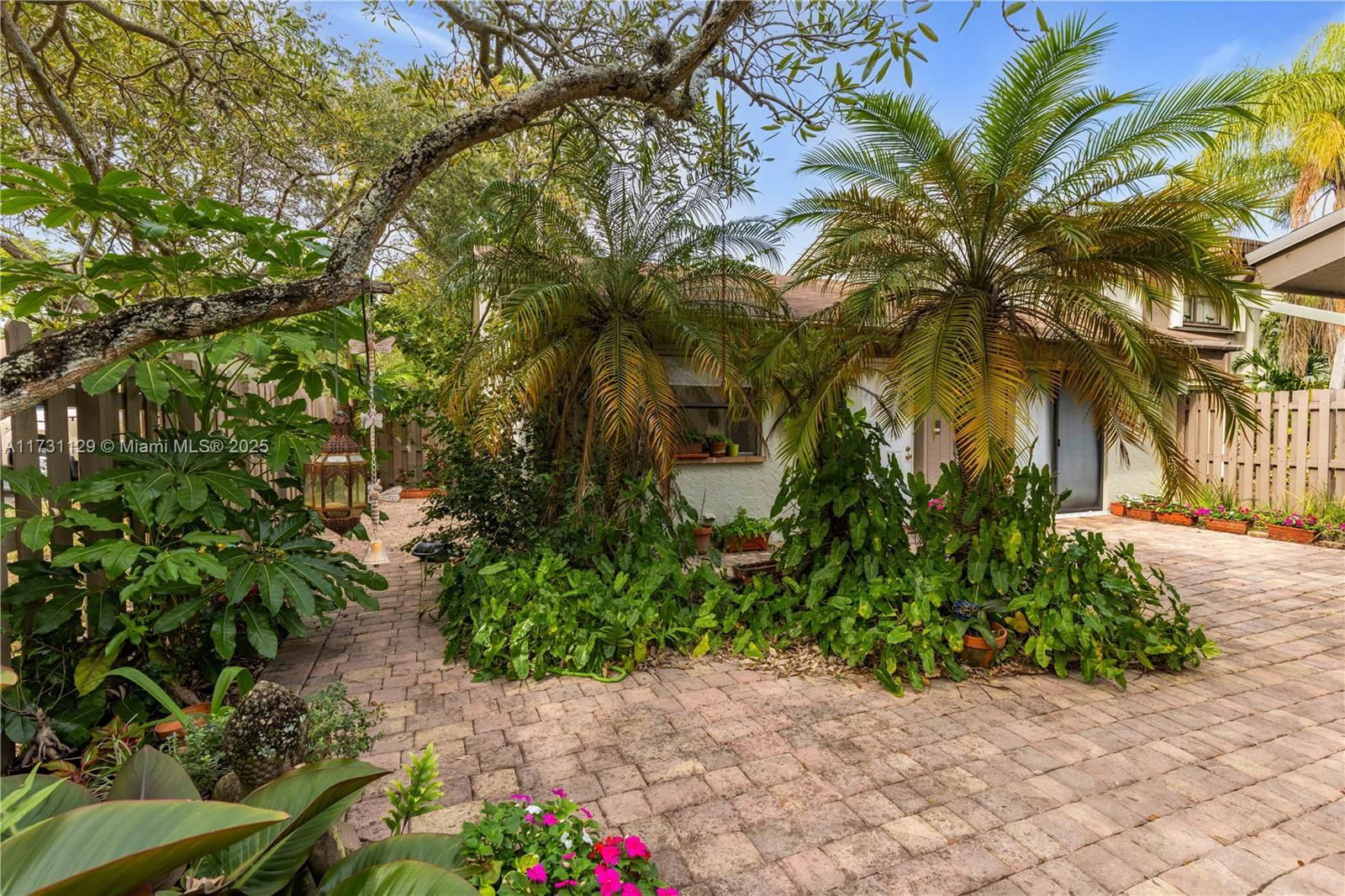 Real estate property located at 10878 112th Ave #10878, Miami-dade, Sabal Chase Sec 1, Miami, FL