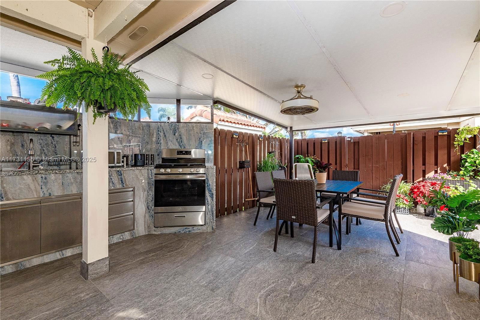 Real estate property located at 6216 170th Ter, Miami-dade, Villa Homes At The Moors, Hialeah, FL