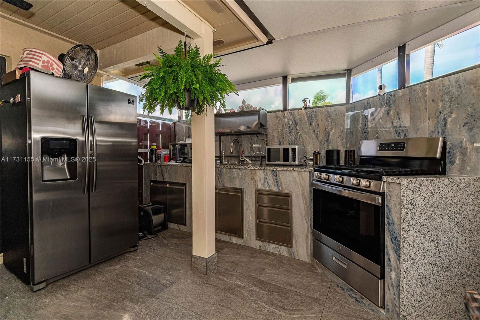 Real estate property located at 6216 170th Ter, Miami-dade, Villa Homes At The Moors, Hialeah, FL