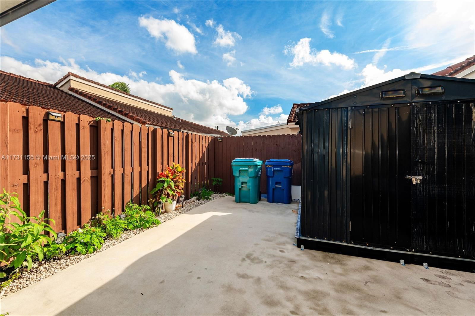 Real estate property located at 6216 170th Ter, Miami-dade, Villa Homes At The Moors, Hialeah, FL