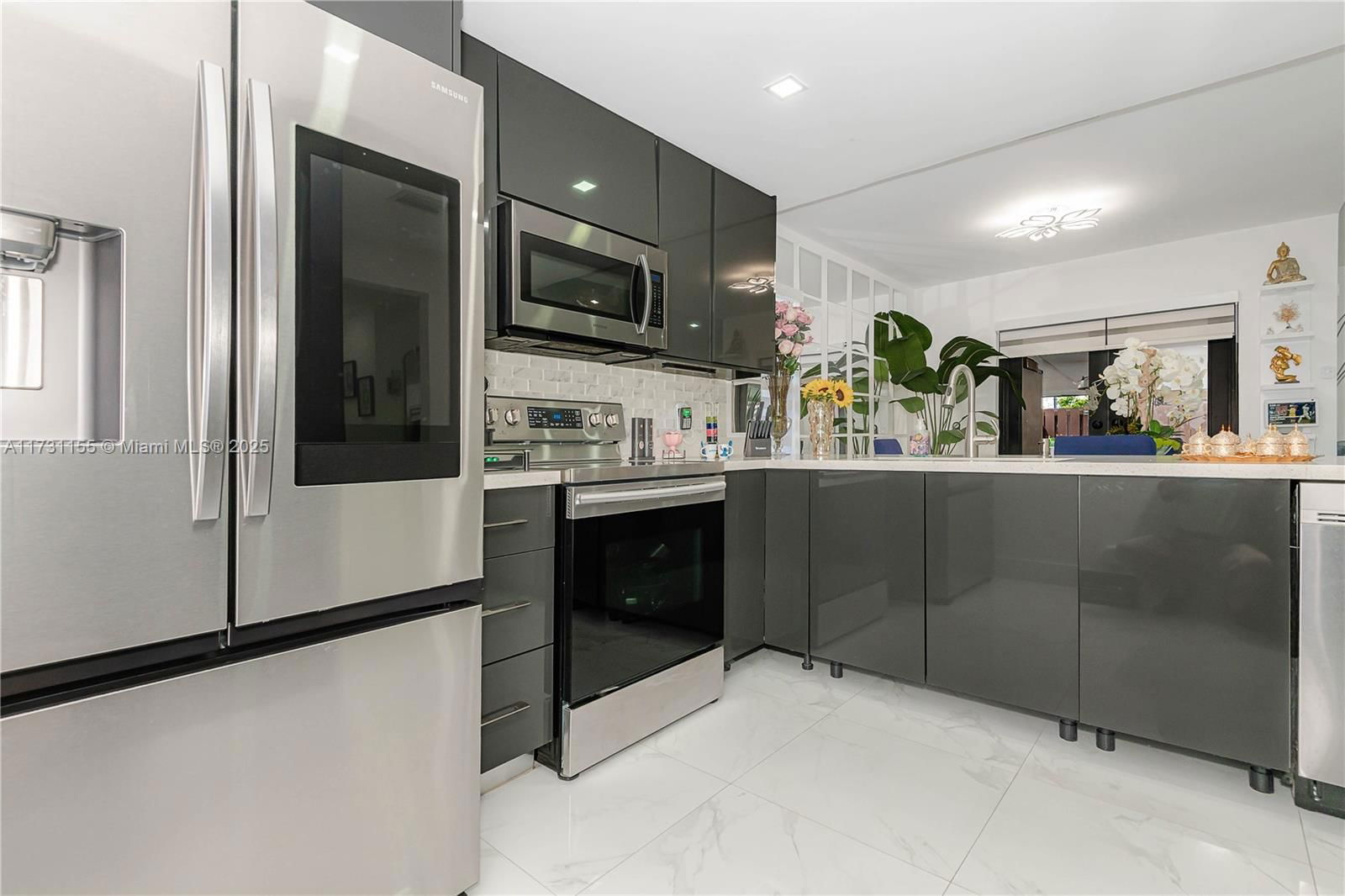 Real estate property located at 6216 170th Ter, Miami-dade, Villa Homes At The Moors, Hialeah, FL