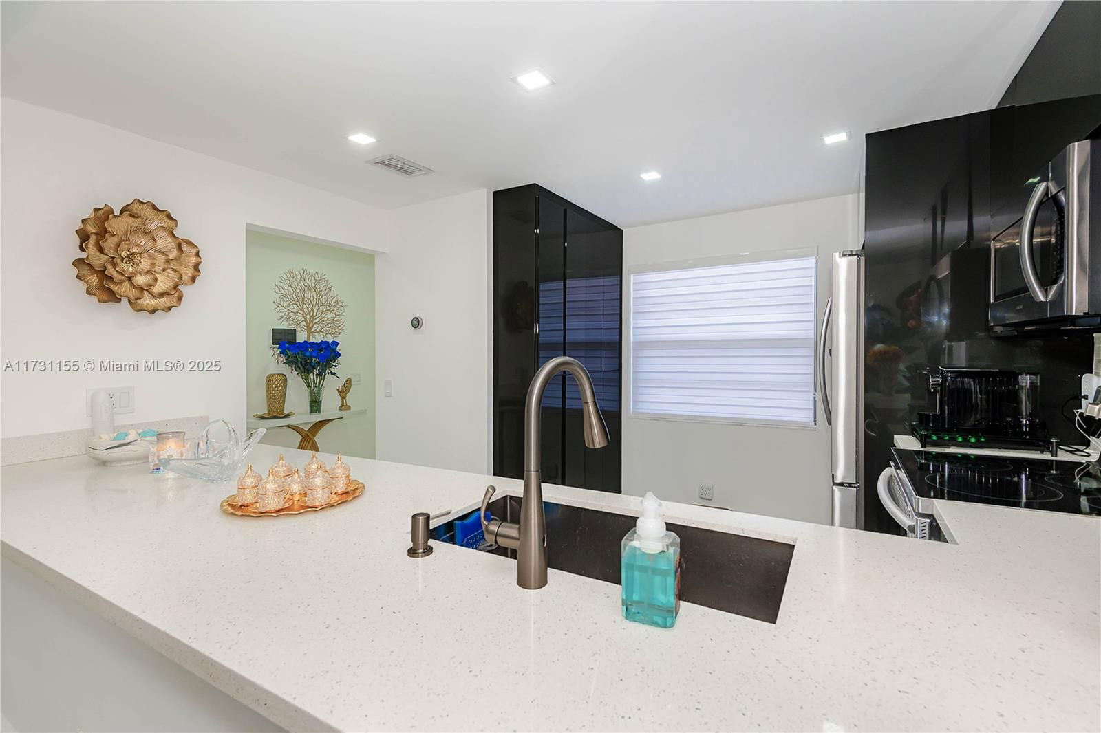 Real estate property located at 6216 170th Ter, Miami-dade, Villa Homes At The Moors, Hialeah, FL