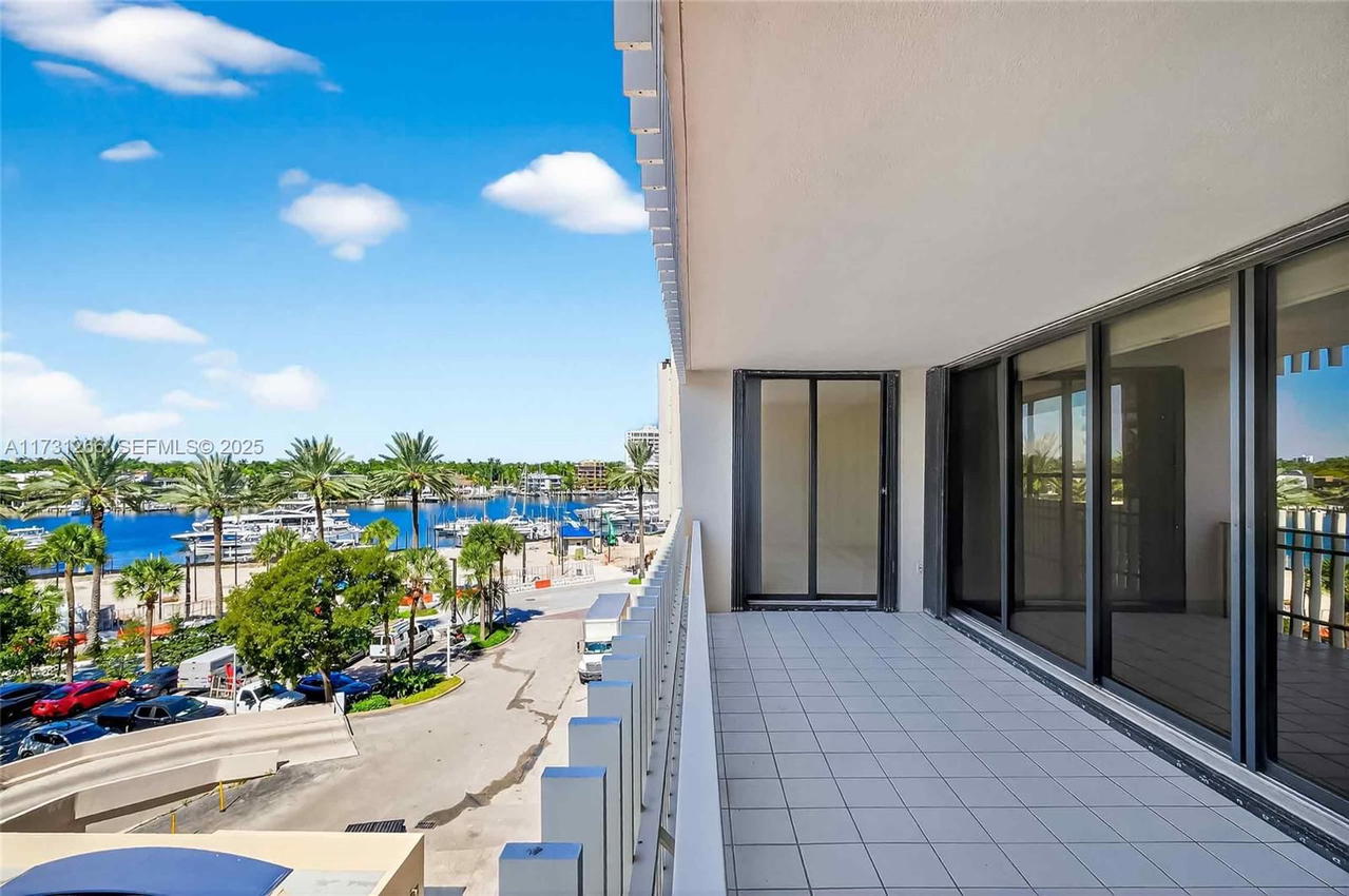 Real estate property located at 2 Grove Isle Dr B404, Miami-dade, Grove Isle Condo, Coconut Grove, FL