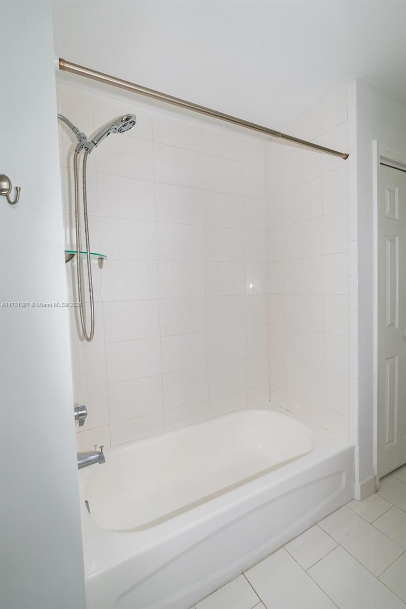 Real estate property located at 954 36th Ct #501, Miami-dade, Miami Forest Villas Condo, Miami, FL