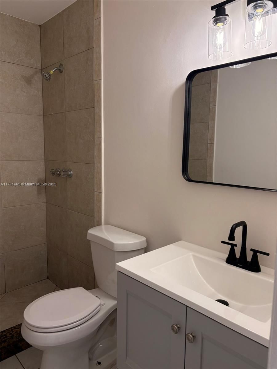 Real estate property located at 348 43rd St, Broward, Lake Island, Deerfield Beach, FL