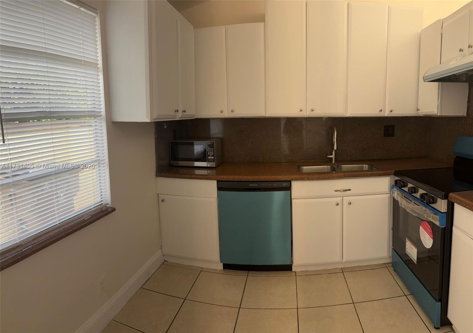 Real estate property located at 348 43rd St, Broward, Lake Island, Deerfield Beach, FL