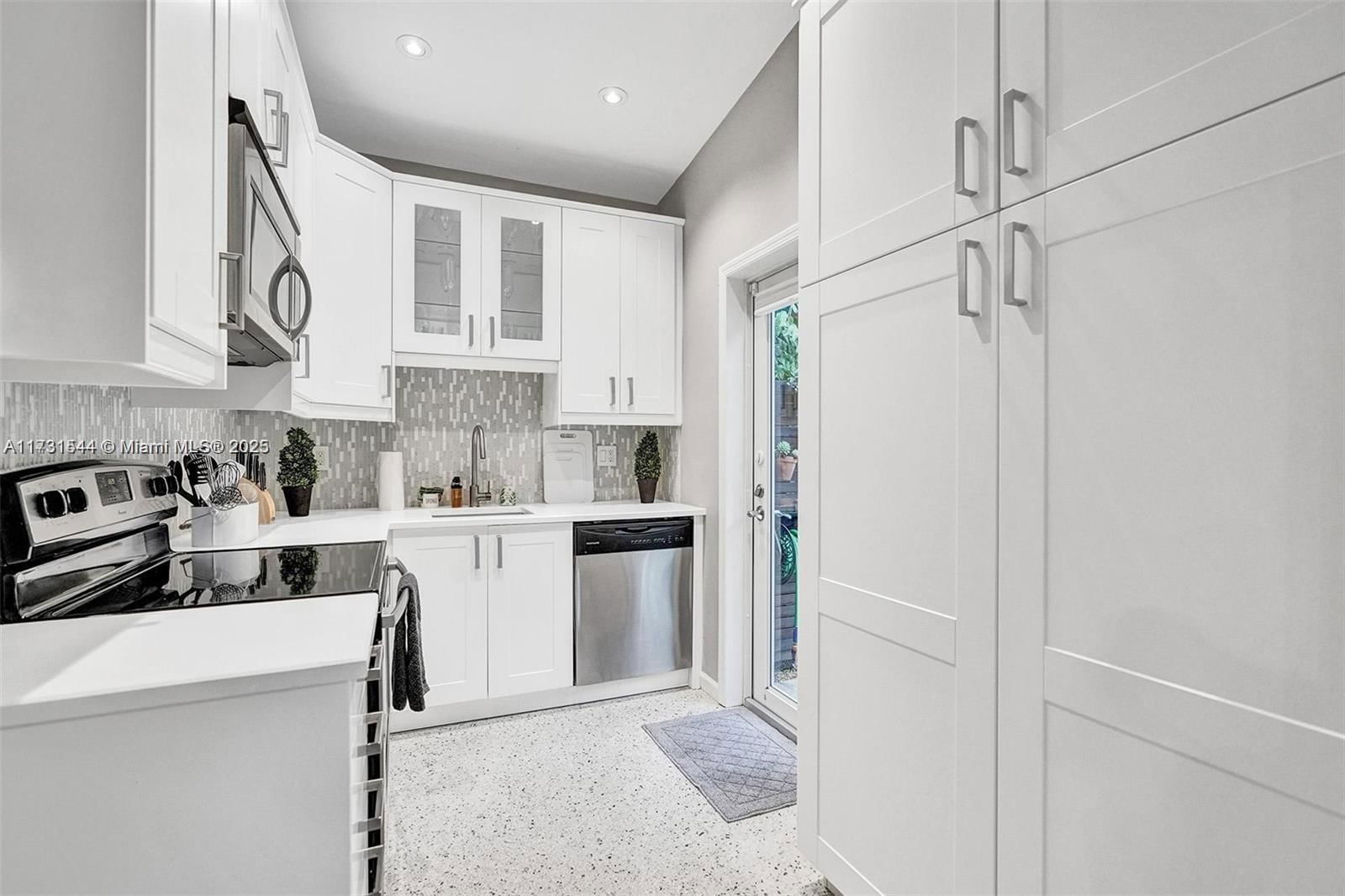 Real estate property located at 1621 Victoria Park Rd, Broward, Progresso, Fort Lauderdale, FL