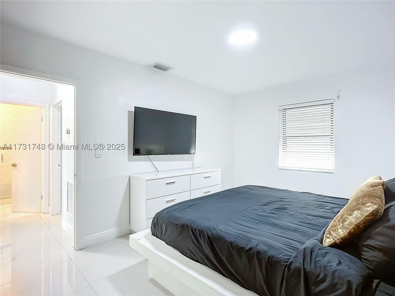 Real estate property located at 35 63rd Ct, Miami-dade, Fairlawn, Miami, FL