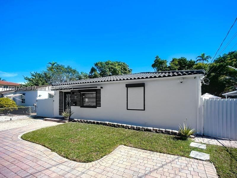 Real estate property located at 35 63rd Ct, Miami-dade, Fairlawn, Miami, FL