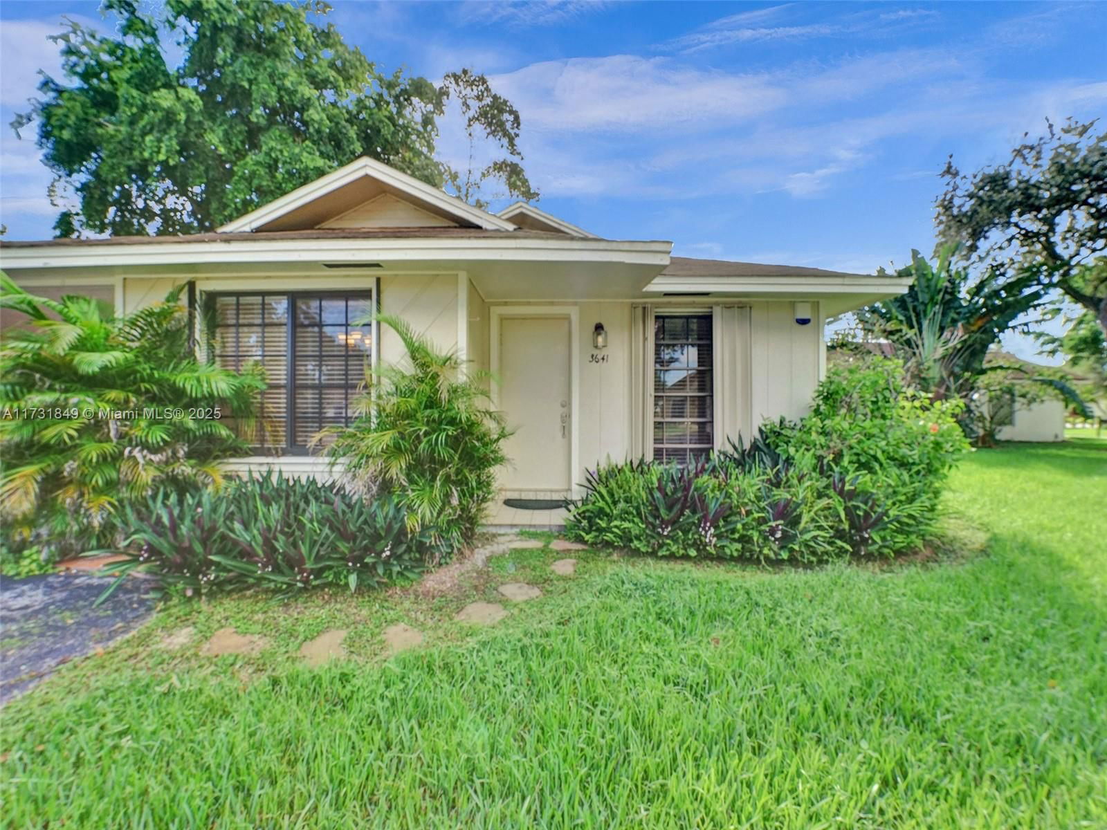Real estate property located at 3641 Forge Rd #33, Broward, Isla Merita Homes X Condo, Davie, FL
