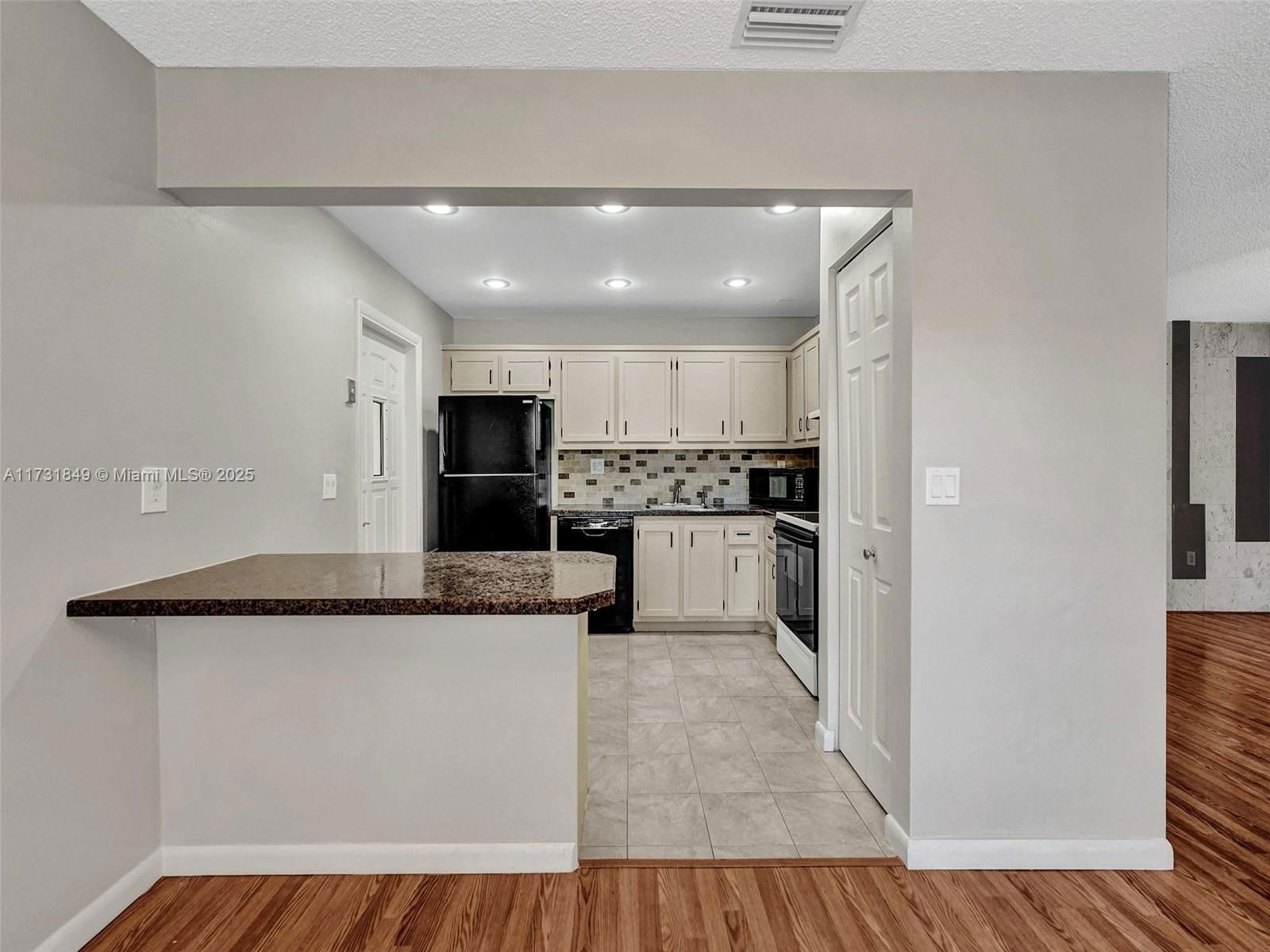 Real estate property located at 3641 Forge Rd #33, Broward, Isla Merita Homes X Condo, Davie, FL