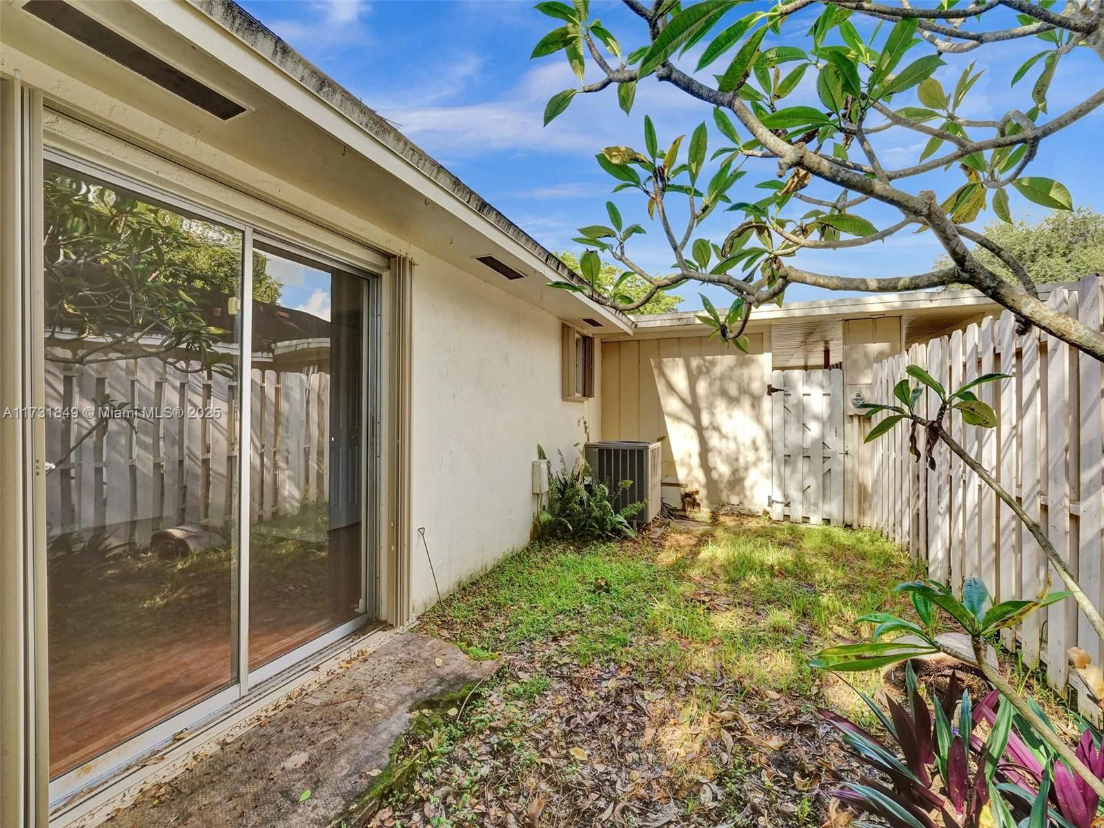 Real estate property located at 3641 Forge Rd #33, Broward, Isla Merita Homes X Condo, Davie, FL