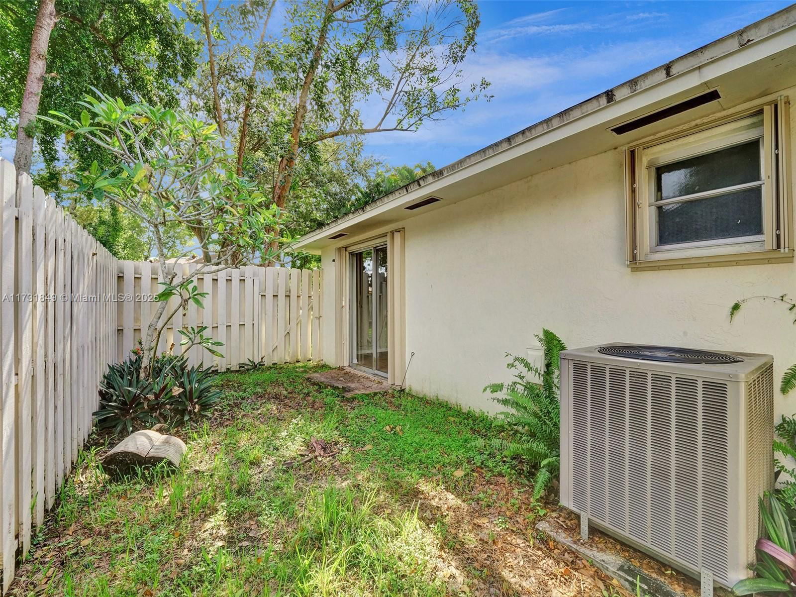 Real estate property located at 3641 Forge Rd #33, Broward, Isla Merita Homes X Condo, Davie, FL