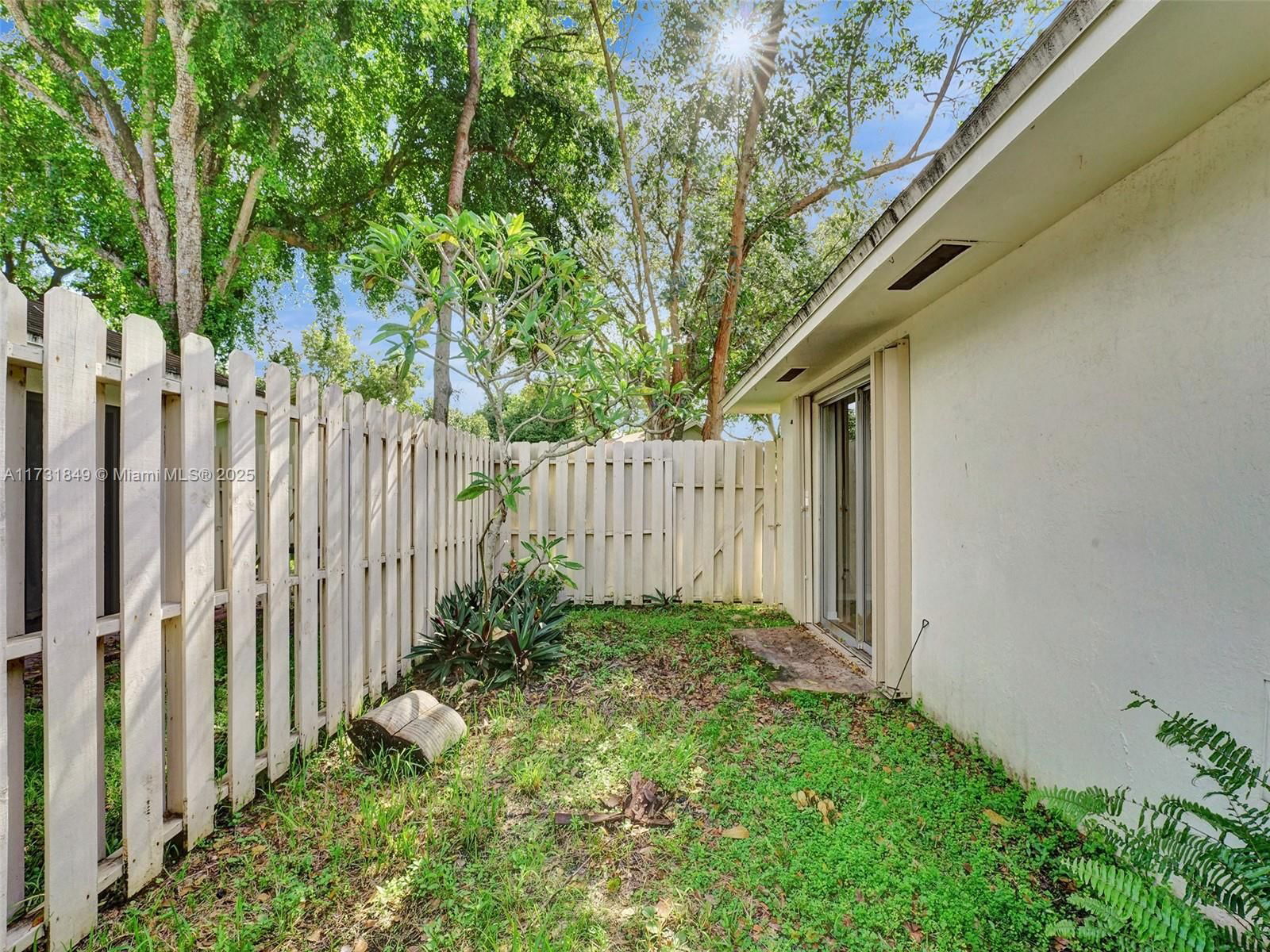Real estate property located at 3641 Forge Rd #33, Broward, Isla Merita Homes X Condo, Davie, FL
