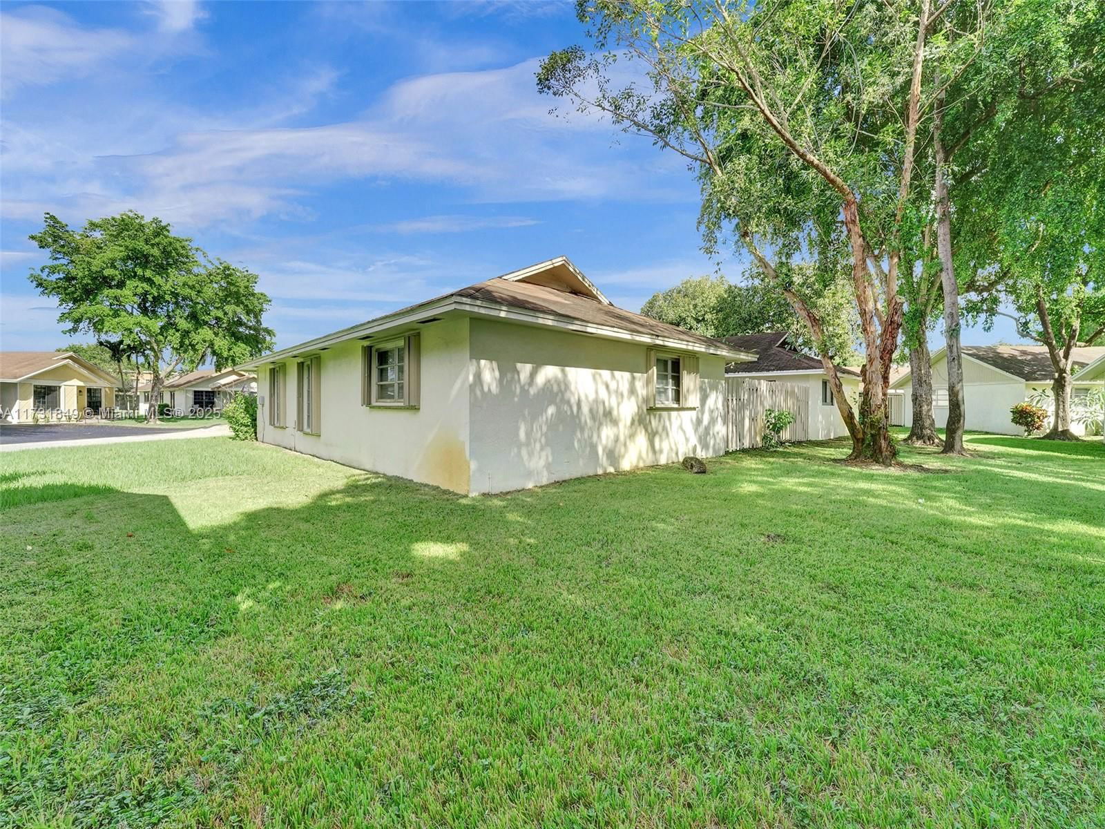 Real estate property located at 3641 Forge Rd #33, Broward, Isla Merita Homes X Condo, Davie, FL