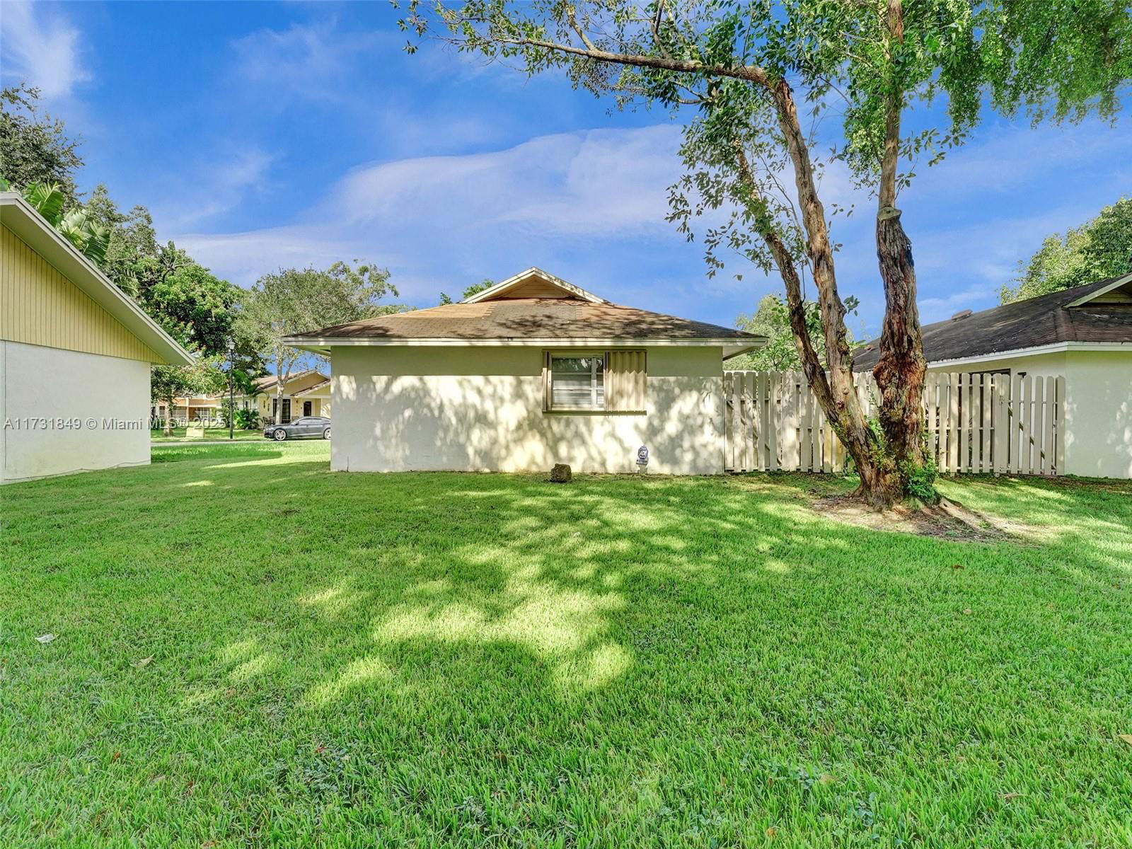 Real estate property located at 3641 Forge Rd #33, Broward, Isla Merita Homes X Condo, Davie, FL