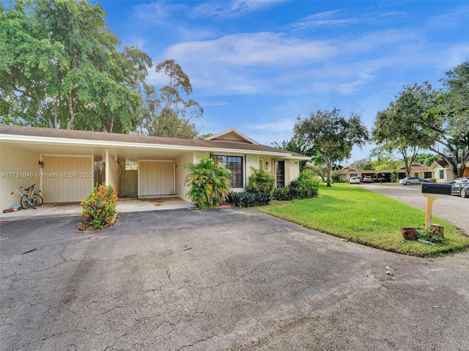 Real estate property located at 3641 Forge Rd #33, Broward, Isla Merita Homes X Condo, Davie, FL