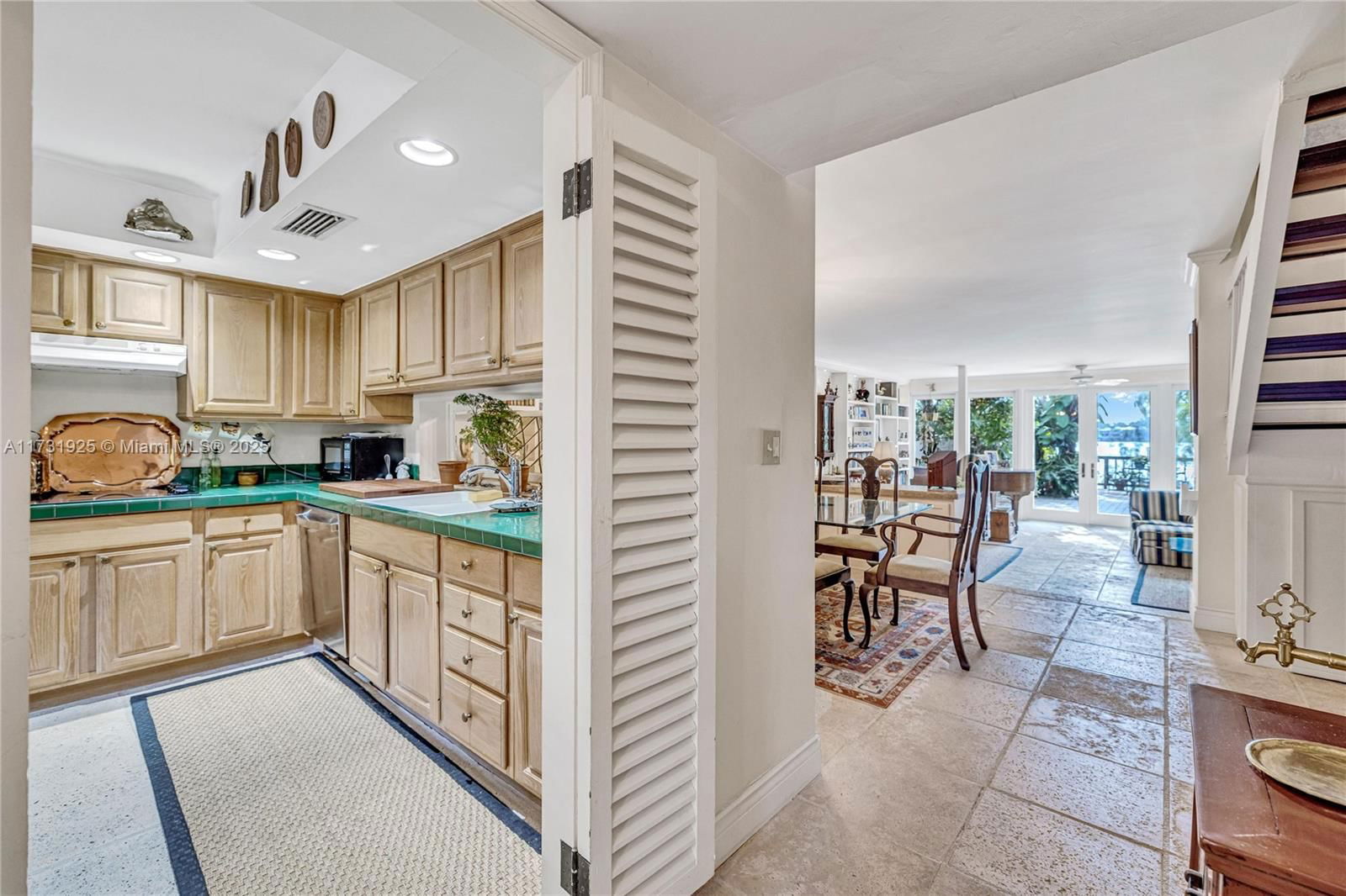 Real estate property located at 7106 48th Ln, Miami-dade, Lakeridge Sec 4, Miami, FL