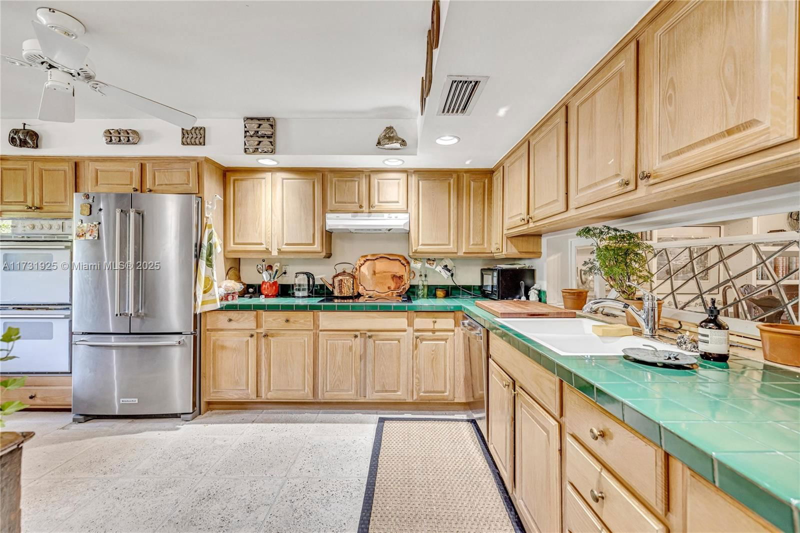Real estate property located at 7106 48th Ln, Miami-dade, Lakeridge Sec 4, Miami, FL