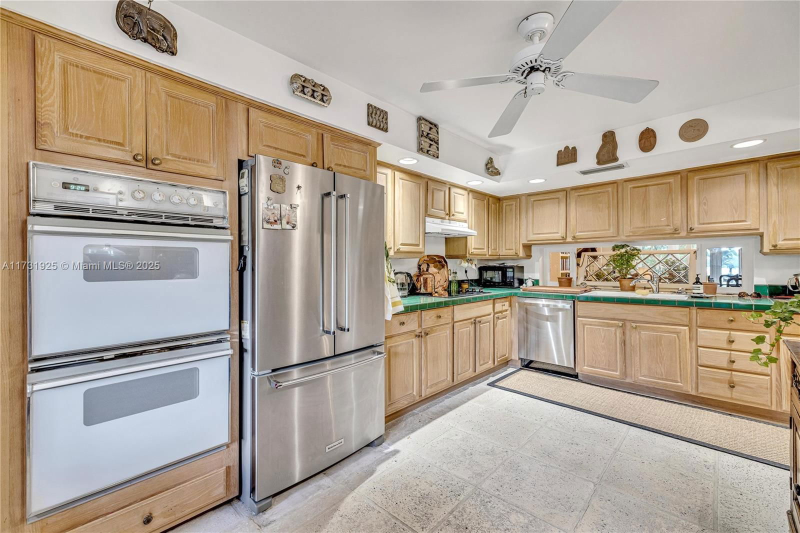 Real estate property located at 7106 48th Ln, Miami-dade, Lakeridge Sec 4, Miami, FL