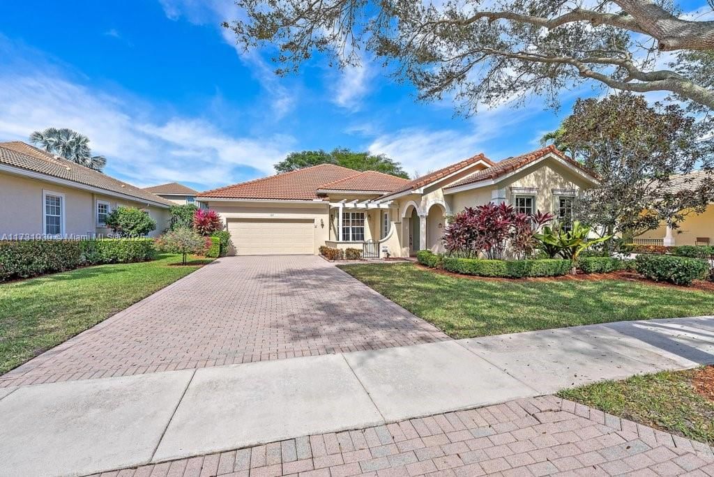 Real estate property located at 137 Via Santa Cruz, Palm Beach, Paseos-pines On Pennock, Jupiter, FL