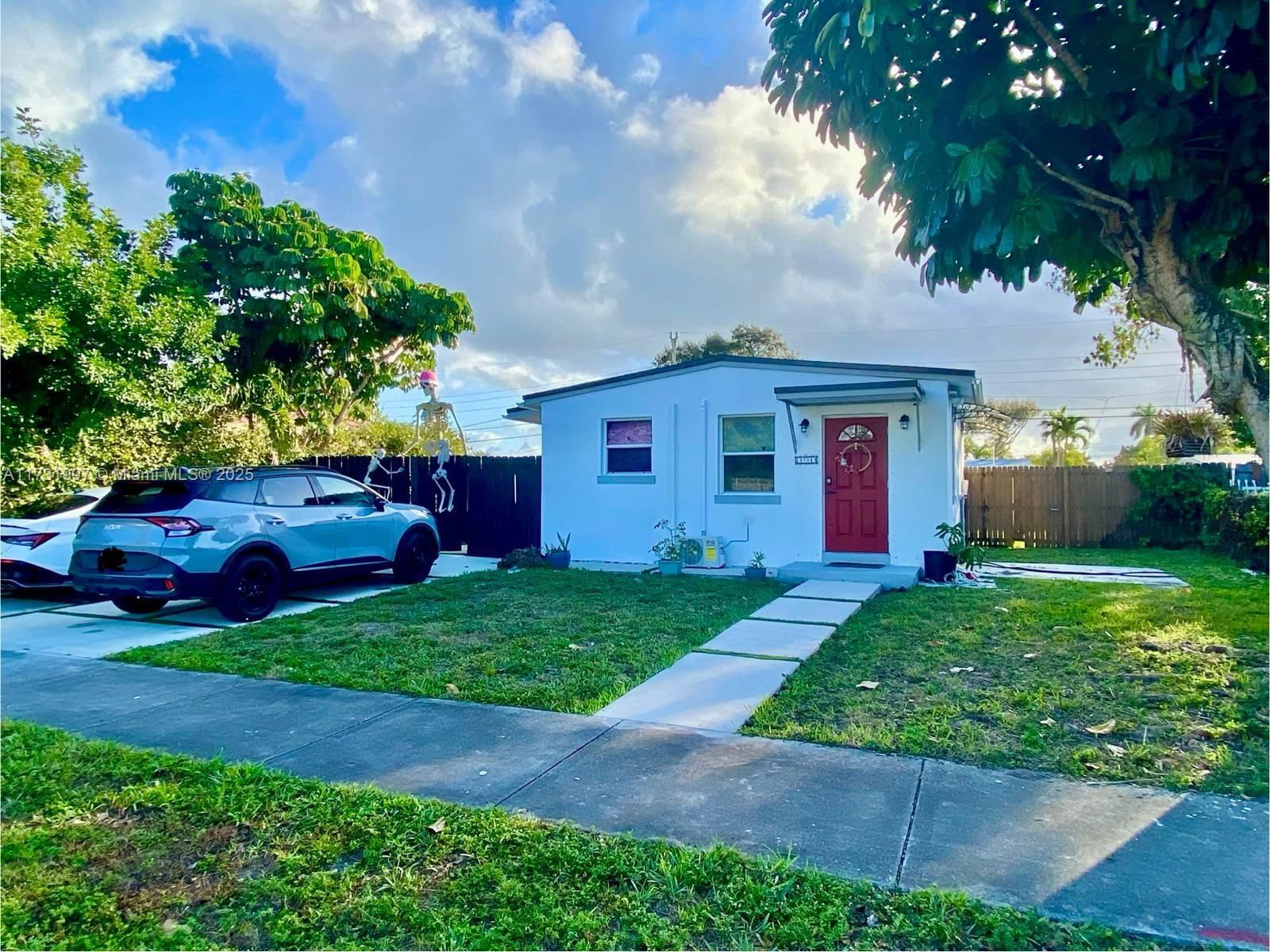 Real estate property located at 3701 45th Ter, Broward, Lake Forest Sec One, West Park, FL