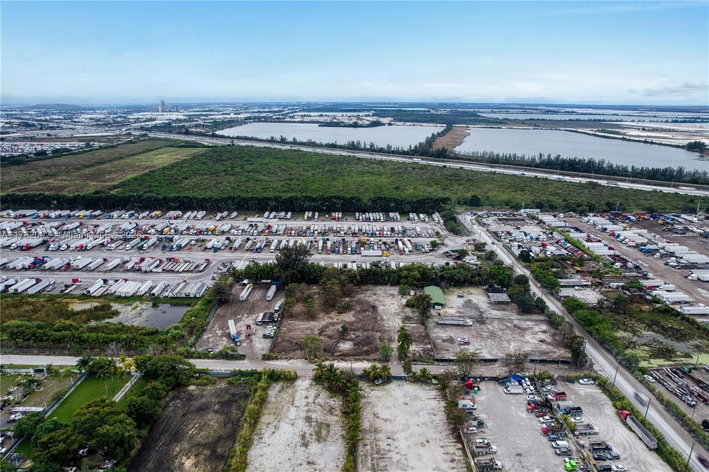 Real estate property located at 12140 NW 157th street, Miami-dade, Fla Fruit Land Co Sub, Hialeah, FL