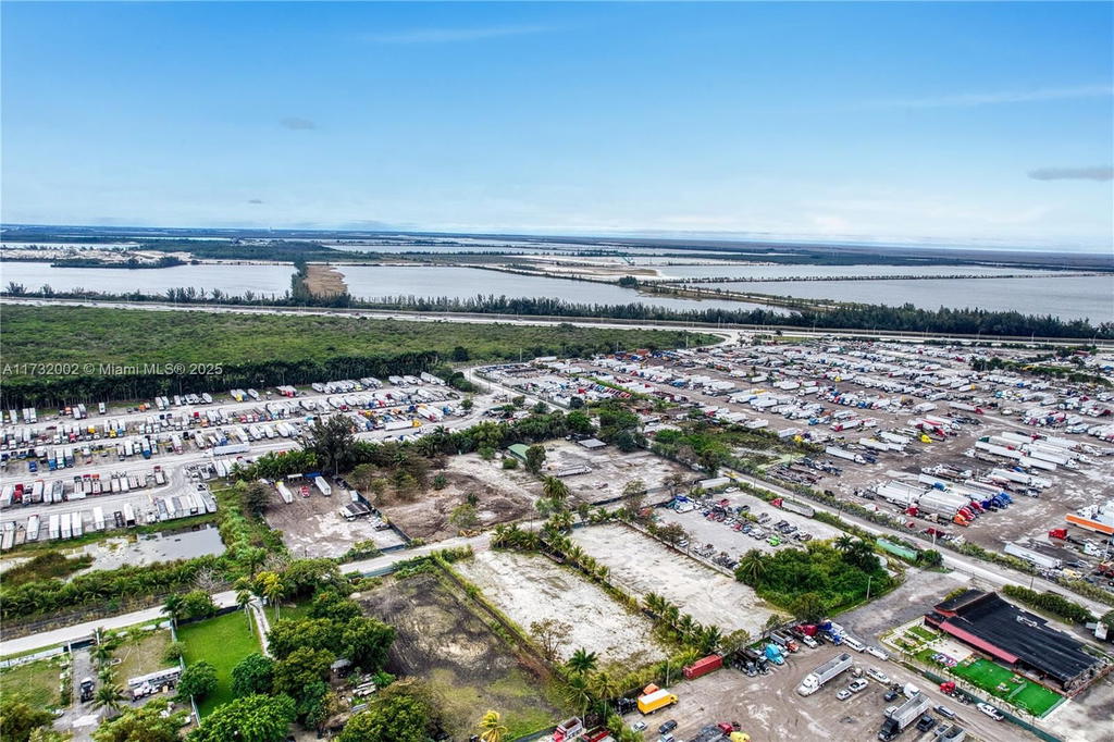 Real estate property located at 12140 NW 157th street, Miami-dade, Fla Fruit Land Co Sub, Hialeah, FL
