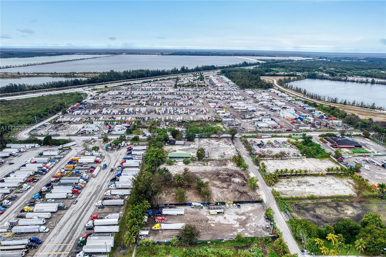Real estate property located at 12140 NW 157th street, Miami-dade, Fla Fruit Land Co Sub, Hialeah, FL
