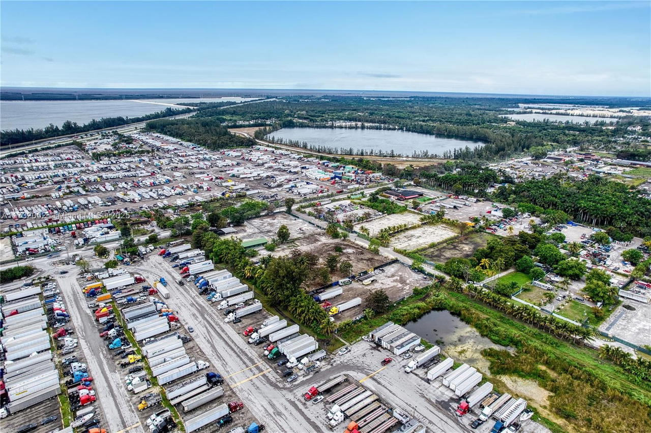 Real estate property located at 12140 NW 157th street, Miami-dade, Fla Fruit Land Co Sub, Hialeah, FL