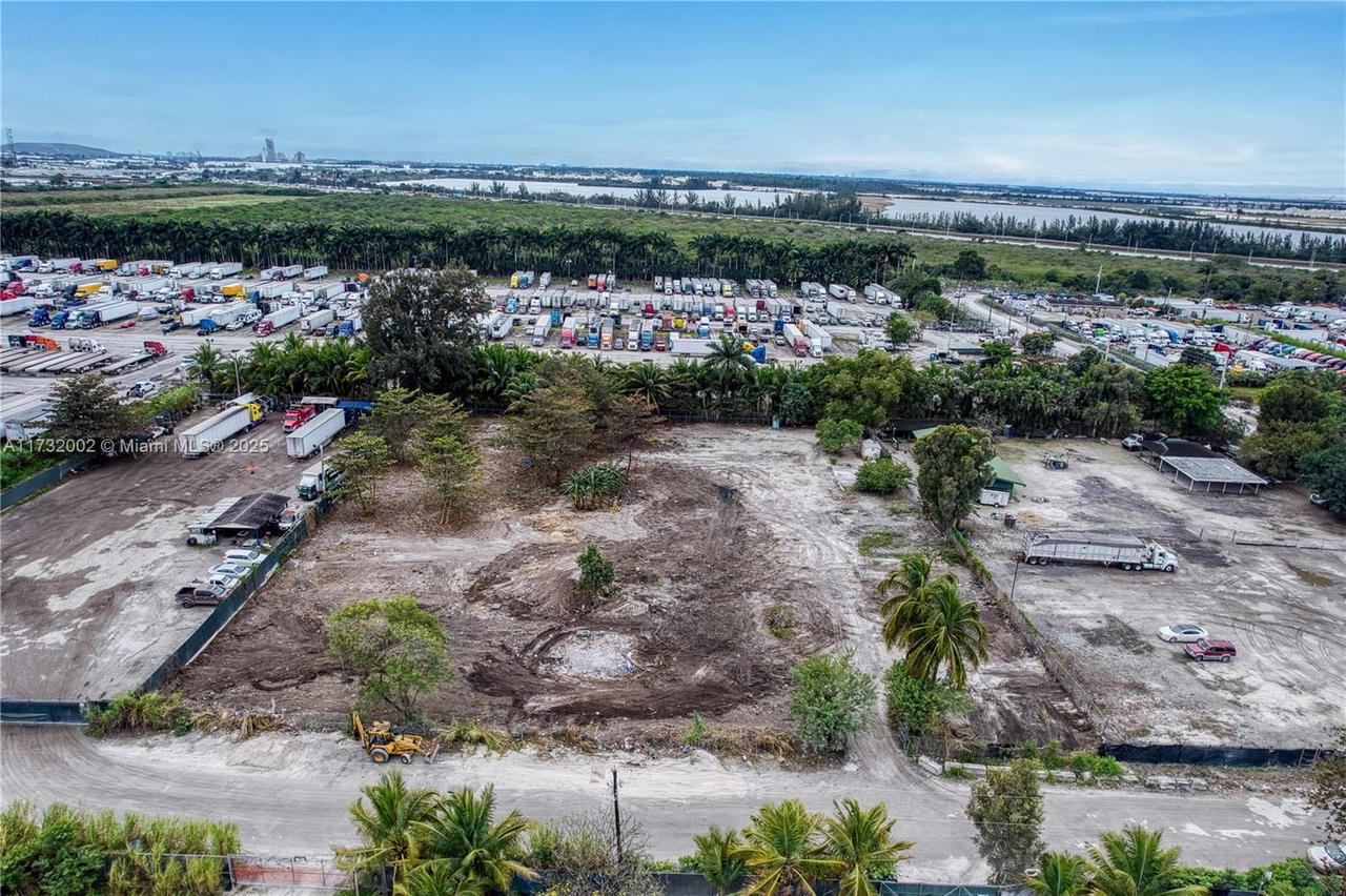 Real estate property located at 12140 NW 157th street, Miami-dade, Fla Fruit Land Co Sub, Hialeah, FL
