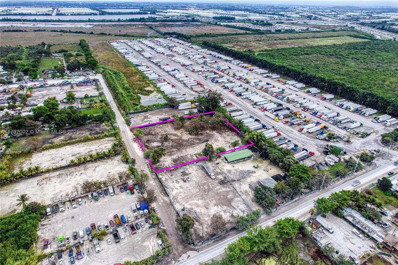 Real estate property located at 12140 NW 157th street, Miami-dade, Fla Fruit Land Co Sub, Hialeah, FL