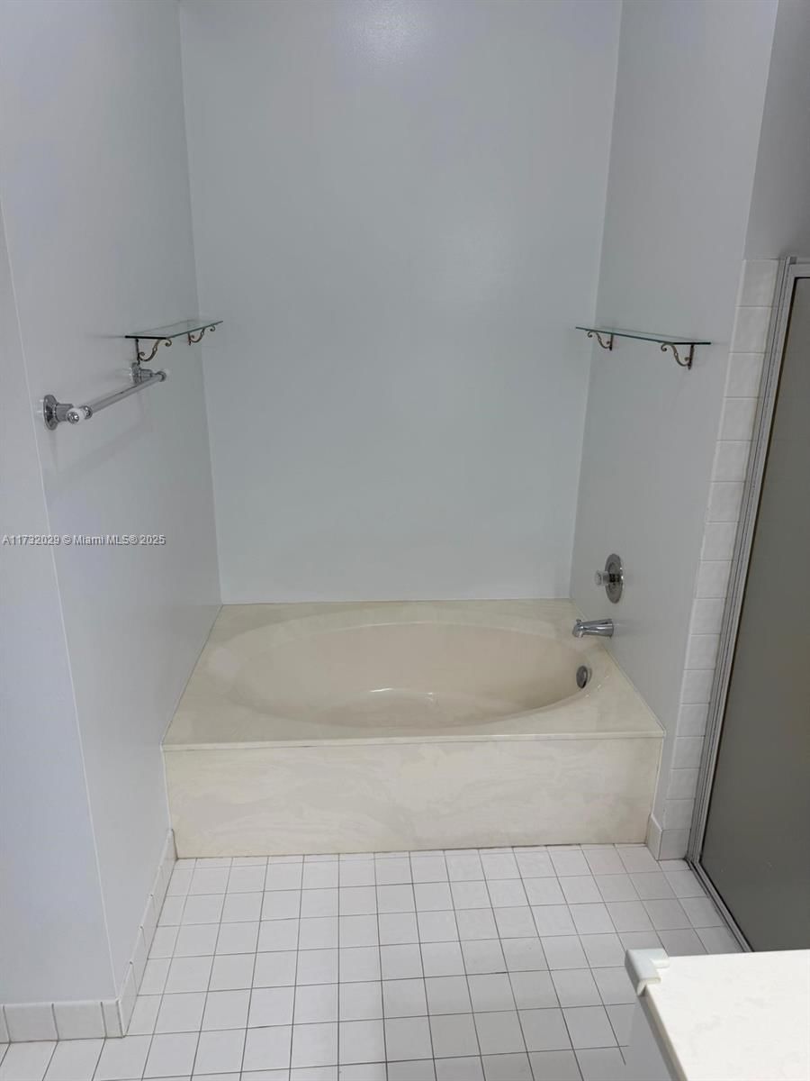 Real estate property located at 8204 100th Ln, Broward, Northwood Ii, Tamarac, FL