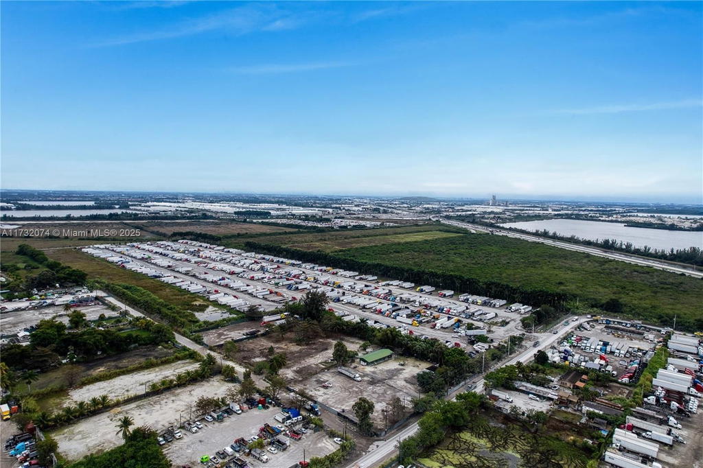 Real estate property located at 12150 NW 157th st, Miami-dade, Fla Fruit Land Co Sub, Hialeah, FL